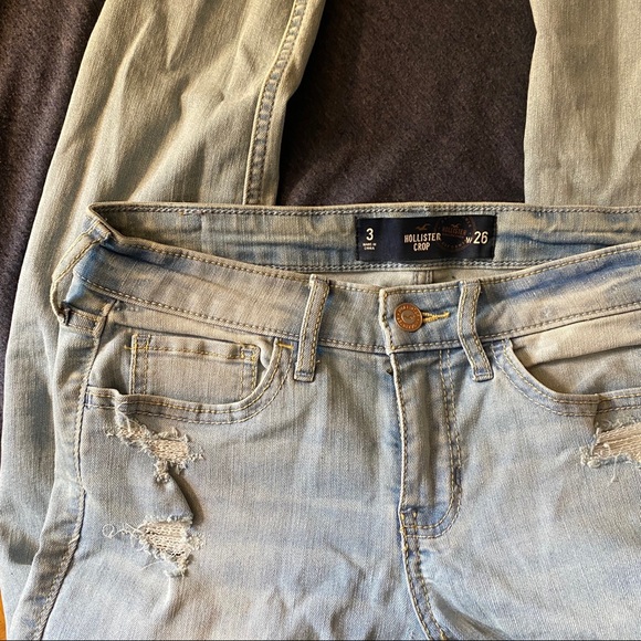 Hollister Light Wash Cropped Jeans - Picture 4 of 5